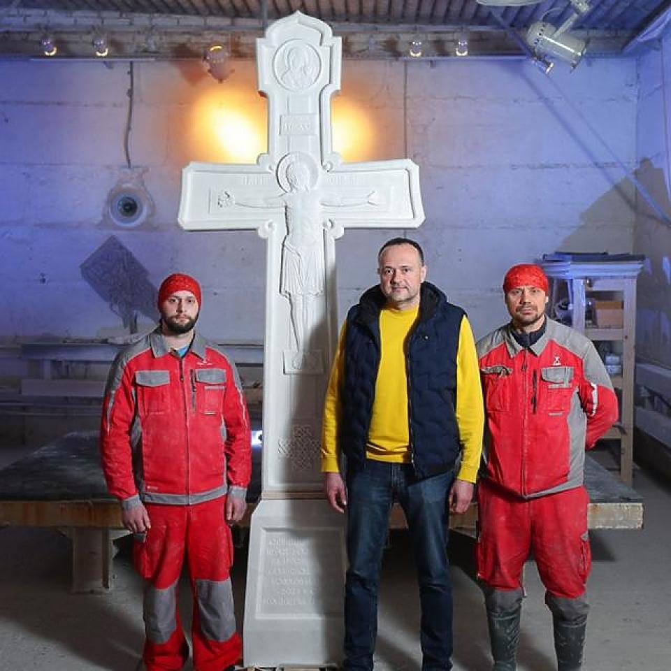 Поклонный крест из Полоцкого мрамора | Фото - Поклонный крест из Полоцкого мрамора |